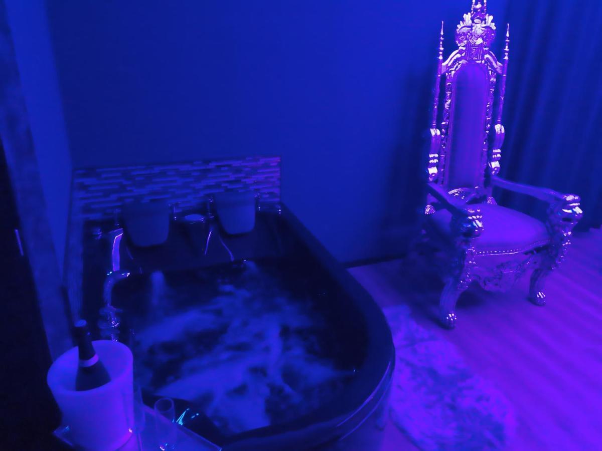 Nuit Romantique - Jacuzzi - Beziers - Romance Royale Exterior photo