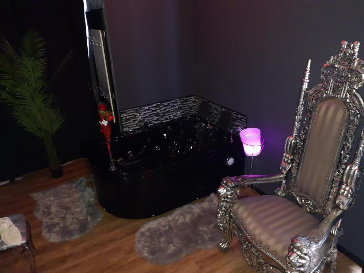 Nuit Romantique - Jacuzzi - Beziers - Romance Royale Exterior photo