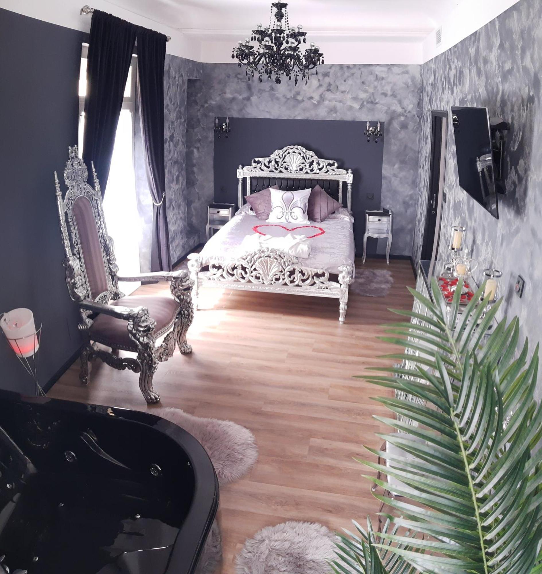 Nuit Romantique - Jacuzzi - Beziers - Romance Royale Exterior photo